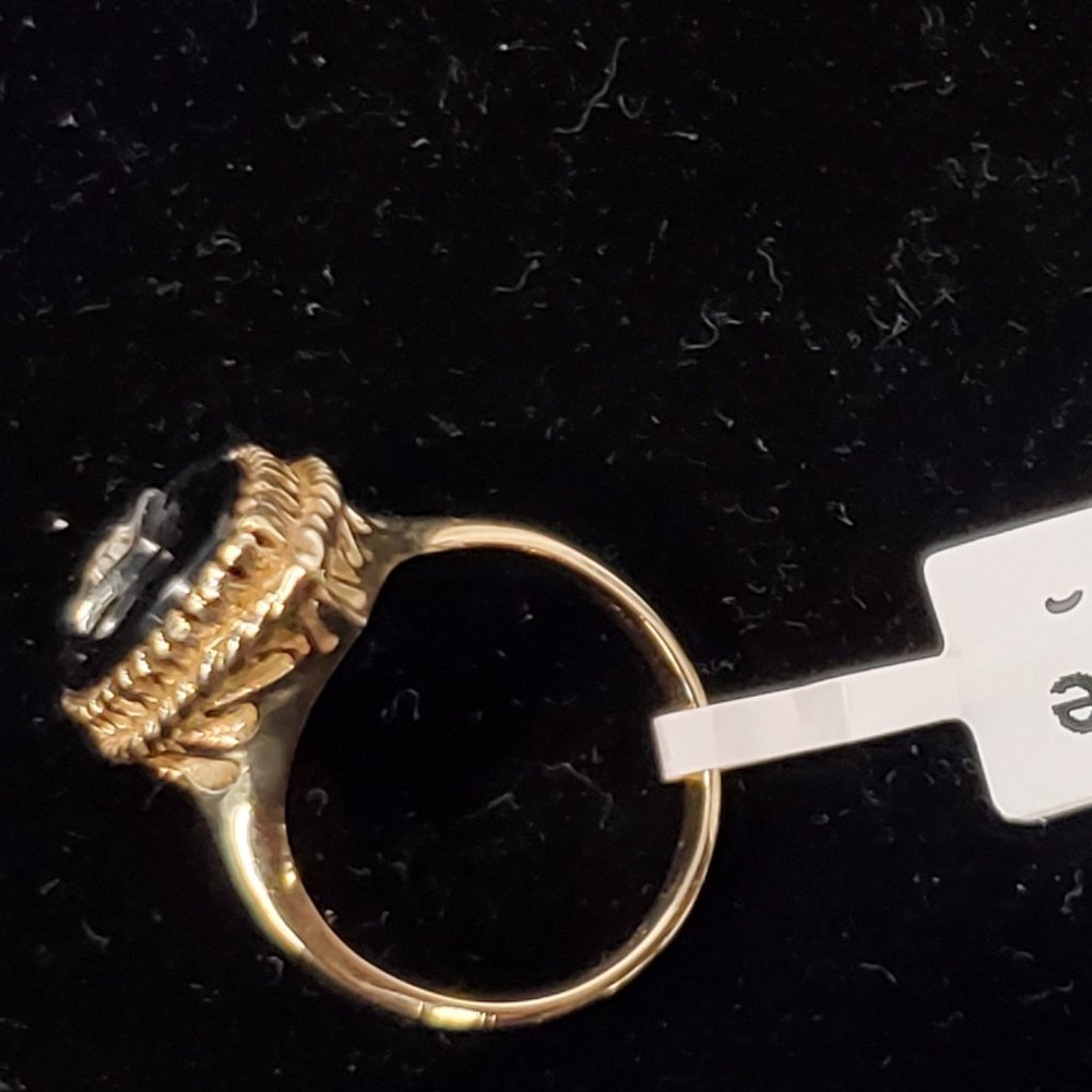 Vintage 10k gold ring w/  Black Onyx and a Diamond